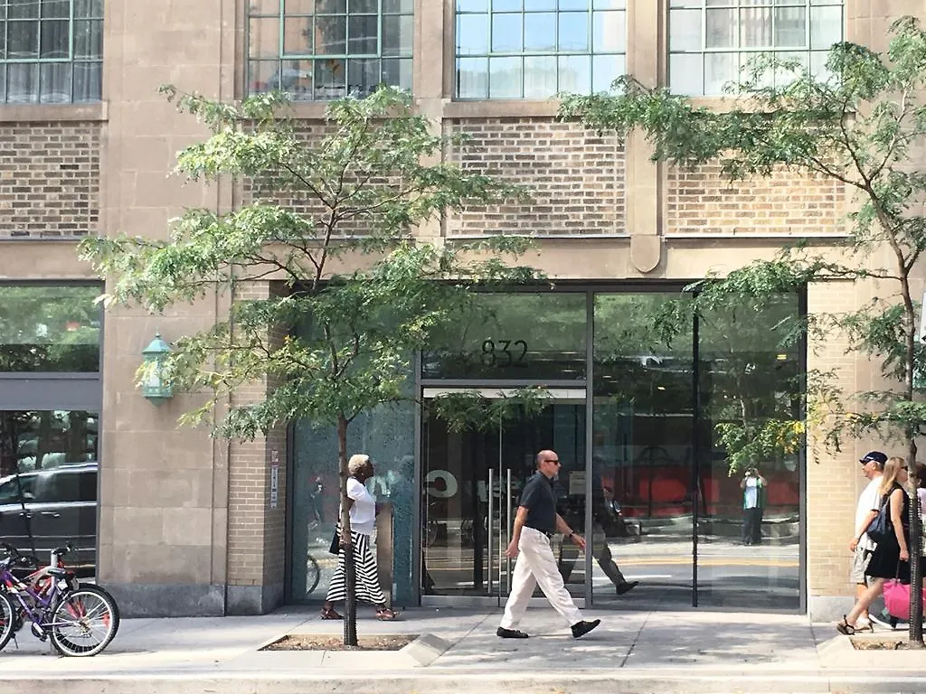 شقة Canada Suites - 832 Bay St. تورونتو